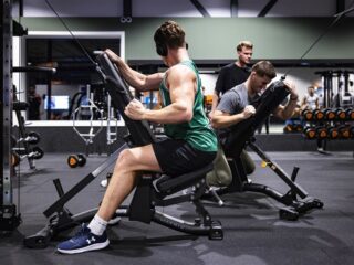 Is het ongezond voor jongeren om zo vaak naar de sportschool te gaan?