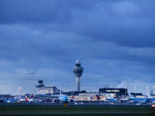 Schiphol hoeft voorlopig niet te krimpen. Terecht, vindt hoogleraar: 'Het recht heeft gezegevierd'