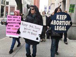 Een jaar na afschaffing Roe v Wade: welke rol spelen mannen in de abortusdiscussie?