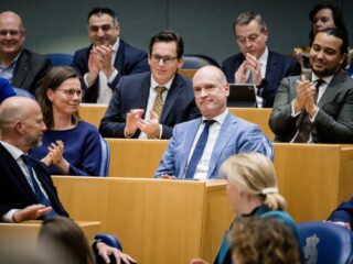 Voormalig CU-leider Gert-Jan Segers haalt uit naar demonstrerende ambtenaren: 'Schik je in beleid of neem ontslag'