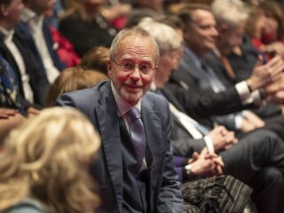Oud-informateur Henk Kamp roept op tot nieuw kabinet voor 1 januari: 'Drie jaar demissionair is onbestaanbaar'