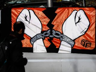 Hoe dring je door tot autonomen met overheidswantrouwen? 'Wie er te diep in zit, wijst alle hulp af'