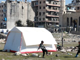 Syrische aardbevingslachtoffers kunnen nauwelijks aan een visum voor Nederland komen