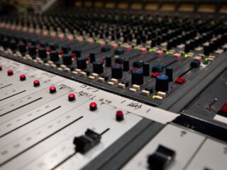 Welke geluidsfrequentie heeft een positieve impact op de mens? '528 hz is geluid van de liefde'