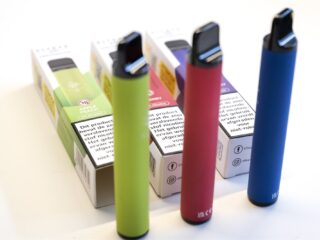 Jongeren massaal verslaafd aan vapen: 'Je begint makkelijk, maar stoppen is lastig'