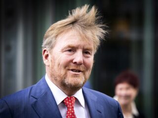 Wat weet je van een podcast met de Koning en Feyenoord-Ajax? Speel de Nationale Nieuwsquiz