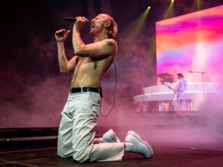 Vanavond Milo Driessen van Goldband in Kunststof op De Parade