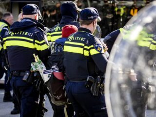 Diversiteit als oplossing voor racisme bij politie? 'Positieve discriminatie is ook discriminatie'