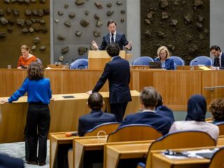 Besluiteloosheid in Den Haag: 'Het kabinet houdt iedereen in gijzeling'