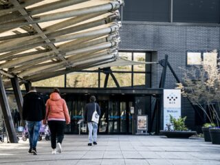 Verdachte verpleegkundige 30 dagen langer vast: 'Het afwachten is enorm kwellend'