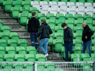 'In het theater gooi je niet met bier, waarom in het stadion dan wel?'