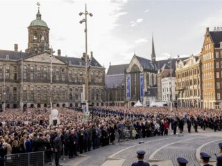 Stand.nl: 'De Nationale Dodenherdenking moet vrij toegankelijk zijn'