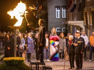 Bevrijdingsvuur ontstoken in Wageningen, estafettelopers vertrokken