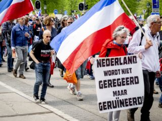 Wat is de politieke invloed van de groeiende groep soevereinen?