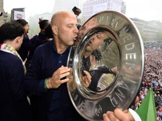 Nieuw boek over de triomftocht van Feyenoord onder Arne Slot: 'Wij gáán winnen...'