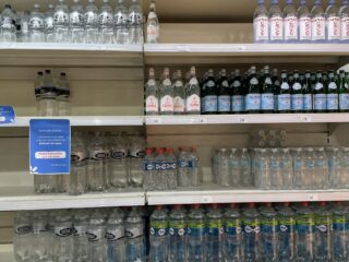 Hoelang kun je een fles water bewaren?