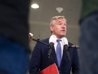 Stand.nl: 'Het is onbestaanbaar dat zo veel burgemeesters bedreigd worden'