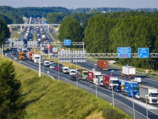Dit is waarom de files alleen maar langer worden