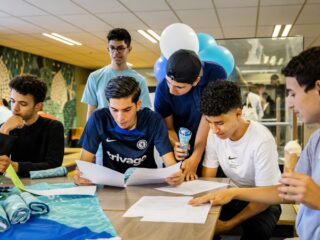 Podcast De Dag: de zin en onzin van blijven zitten