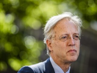 Onderwijsminister Dijkgraaf kritisch op de term pechgeneratie: 'Er zijn ook dingen die deze generatie mee heeft'