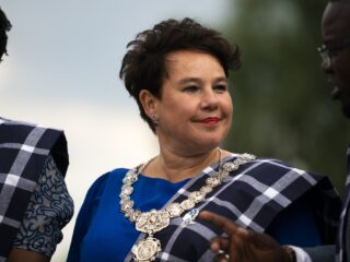 VNG-voorzitter Dijksma aan kabinet: 'Laat de boel niet stilvallen'