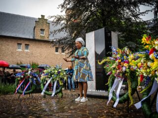 Dit slavernijmonument reist deze week door het Zeeuwse Walcheren