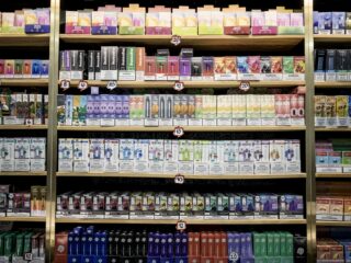 Onbekende gevaren van vapes: wat zit er eigenlijk in die dampwolken?