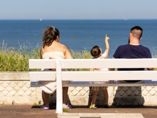 Pedoseksuelen fotoshoppen onschuldige vakantiekiekjes