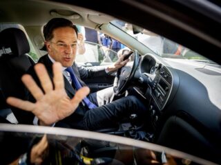 Stand.nl: 'Rutte moet direct terugtreden'