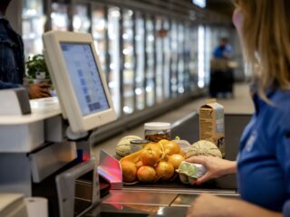 Vraag naar voedselhulp van Rode Kruis in Nederland stijgt: 'Meer mensen hebben hulp nodig'