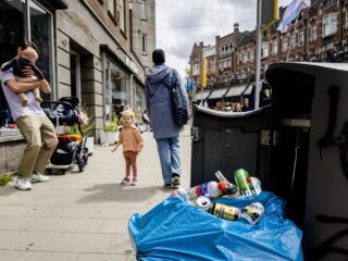Overvolle prullenbakken worden geteld: 'Vooral in grote steden een probleem'
