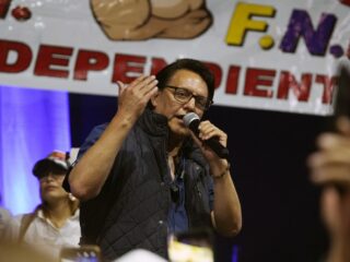 Ecuadoriaanse presidentskandidaat Villavicencio op campagne doodgeschoten