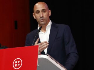 Spaanse bondsvoorzitter weigert op te stappen: 'De regering had dit niet verwacht'