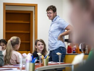 Stand.nl: 'De lerarenopleiding moet gratis worden'