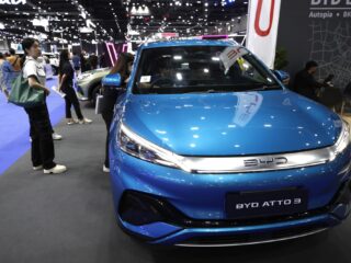 Chinese elektrische auto’s steeds populairder, maar 'het zijn stofzuigers van data'