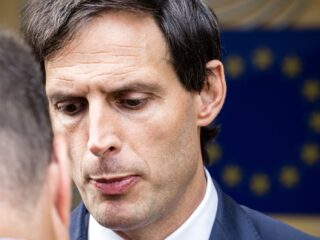 Er wacht Wopke Hoekstra een lastig examen: 'Hij moet niet gaan stotteren of blunderen'