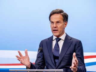 'Controlefunctie Kamer buitenspel door taskforces en commissies'