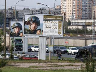 Een berg goud en een paspoort: Cubanen worden geronseld voor het Russische leger