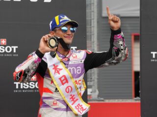 MotoGP gestaakt na hevige regenval, Veijer rijdt weer in de punten in Moto3