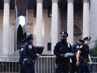 Geen lange baarden of roze haar meer bij NYPD