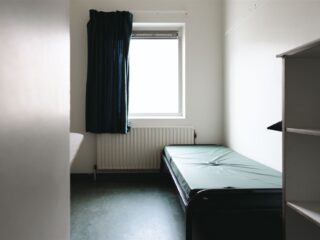 Stichting wil meer steun voor naasten van gedetineerden: 'Je belandt in een emotionele achtbaan'