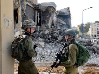 Onrust houdt aan: nachtelijke aanvallen op Gaza en beschietingen vanuit Libanon op Israël