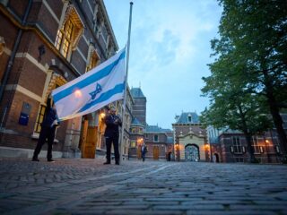 Waarom burgemeester Jos Wienen de Israëlische vlag wél uithing
