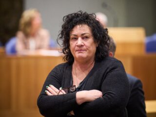 Kritiek op houding Van der Plas tijdens debat: 'Als je geen zin hebt, geef het podium dan aan iemand anders'