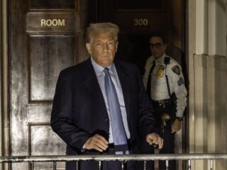 Rechtszaken Trump: 'Zelfs vanuit de gevangenis kan hij nog president worden'