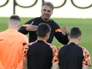 Ooit vluchtte Marino Pusic zelf voor de oorlog, nu is hij voetbaltrainer in Oekraïne