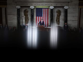 Podcast De Dag: Mike Johnson is onbekend, christen en trumpist