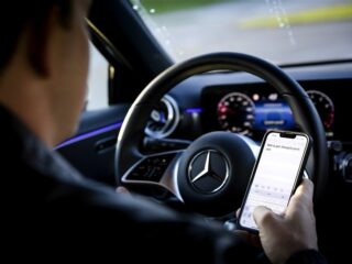 Stand.nl: 'Het is asociaal om je telefoon te gebruiken in het verkeer'