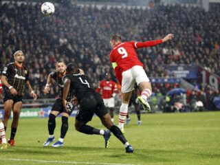 Recordgoal Luuk de Jong helpt PSV aan zege in Champions League
