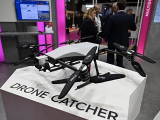 Nederland levert dronecatcher voor het EK in Duitsland: 'Werkt aardig tegen laagste vorm van dreiging'